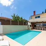 Suton Villa *